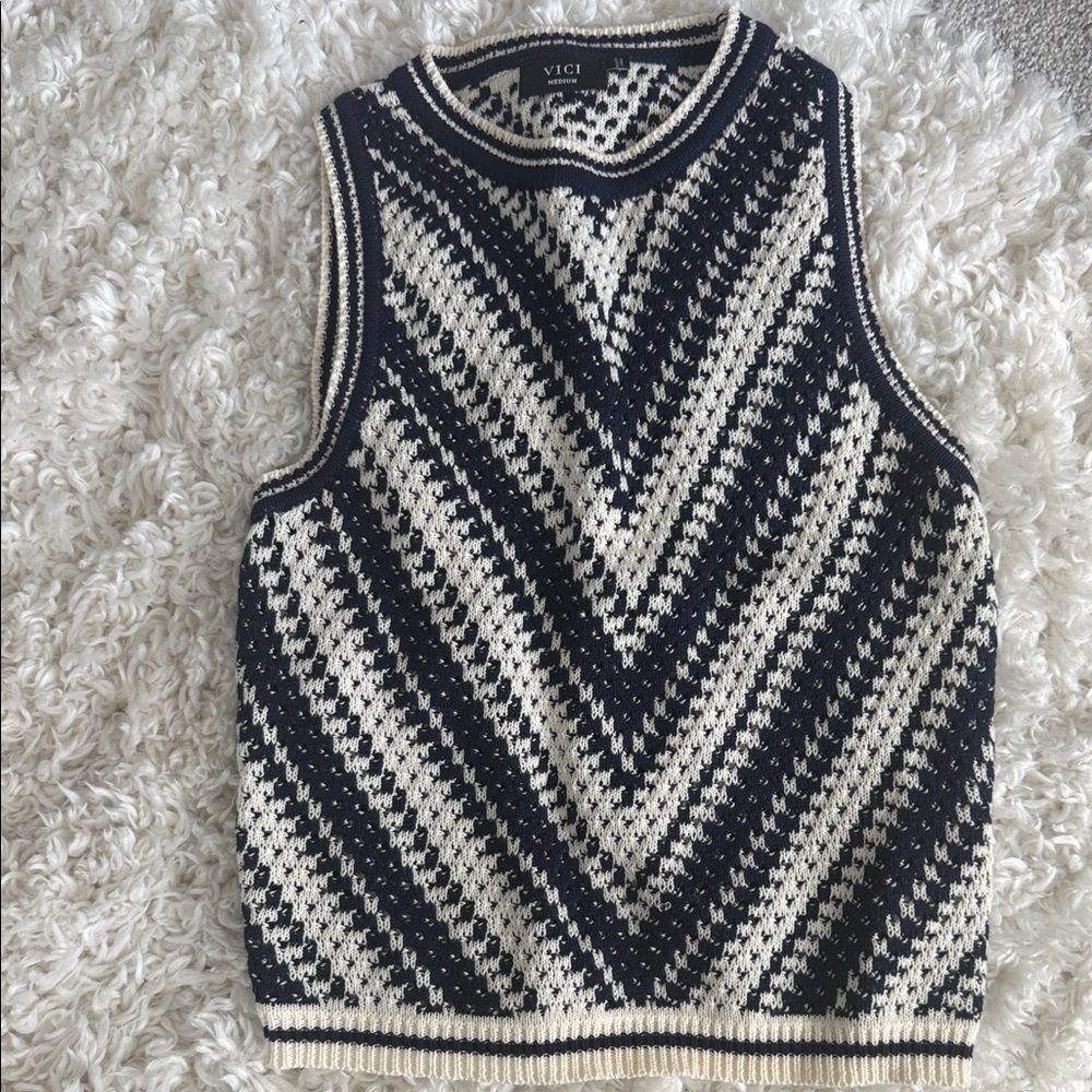 Vici stripe sleeveless chevron sweater - M